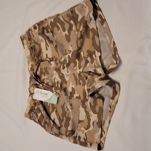 New Love tree desert camo shorts NWT